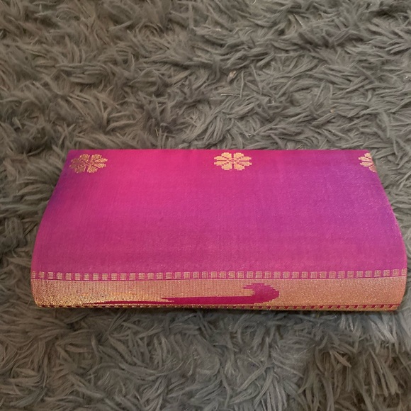Paithani style handbag/clutch with gold and pink details from India - Picture 3 of 11